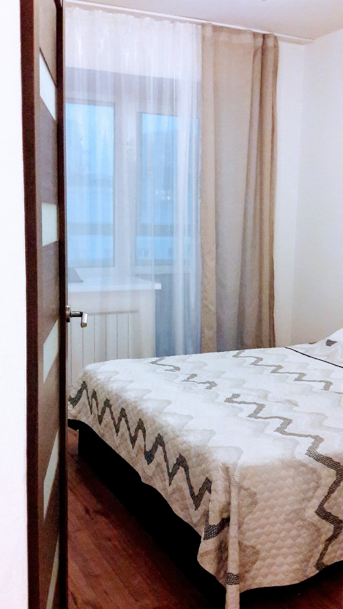 欧式双卧室公寓，无线网络， Chkalovskaya地铁站