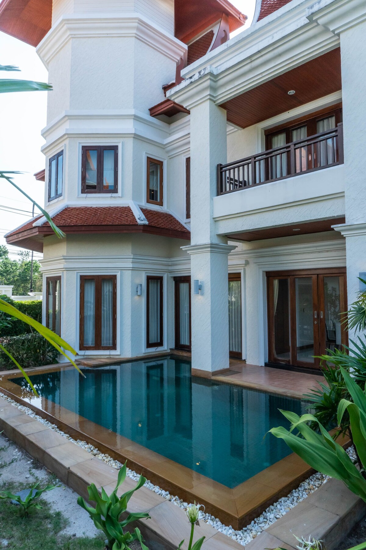 位于迈考海滩（ Mai Khao beach ）的私人4卧豪华泳池别墅