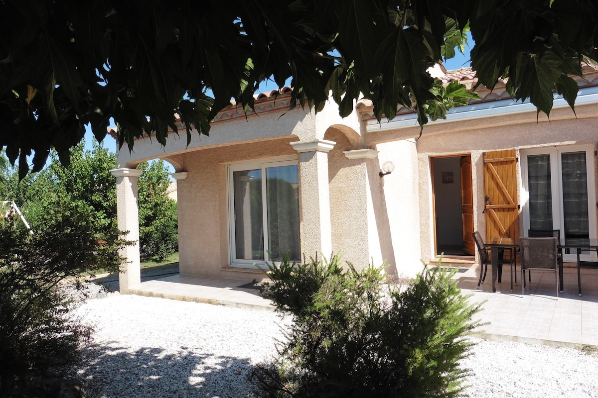 Agréable villa proche canal du midi avec piscine