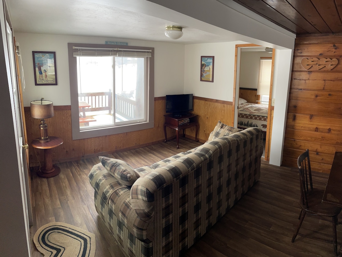 Welcome to Cottage 5 at Heart Lake Resort!