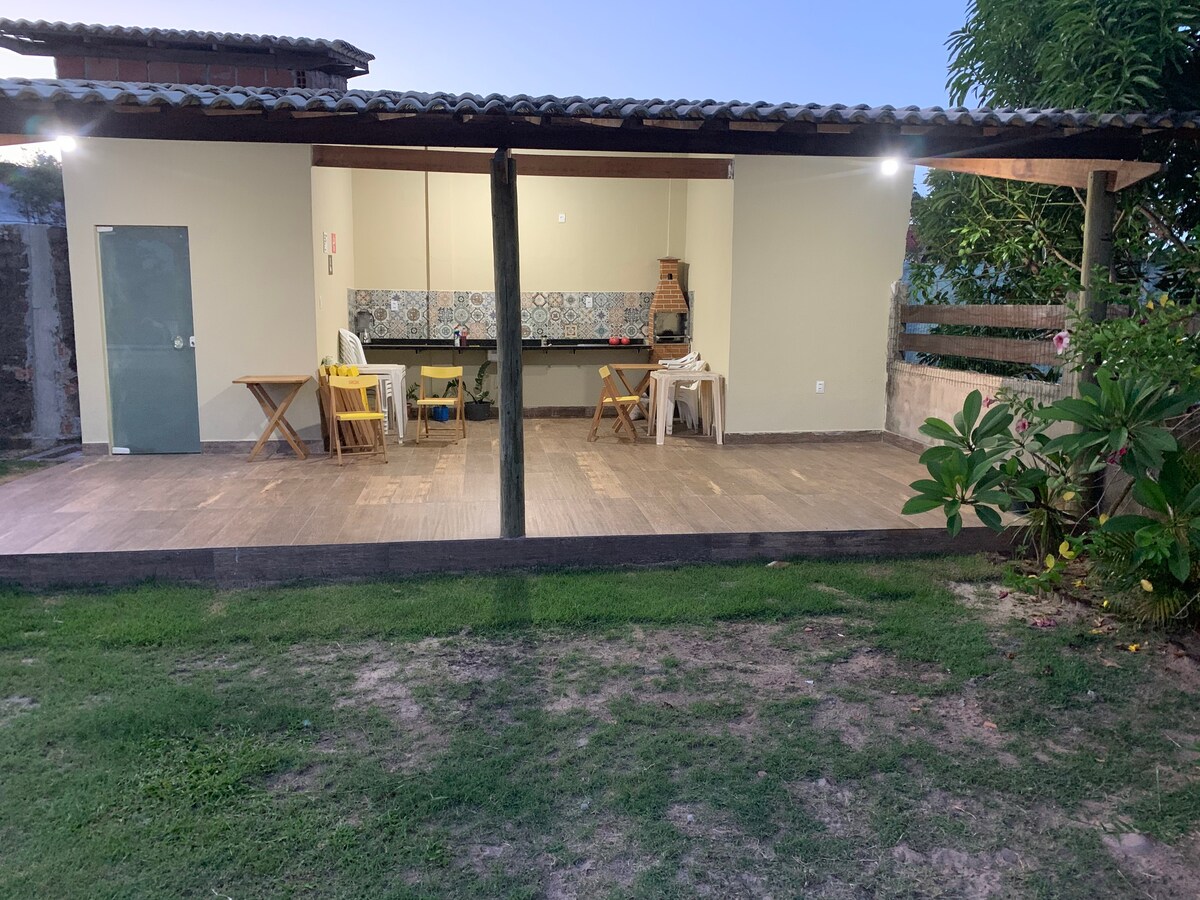 Casa com piscina e mini quadra de futevôlei