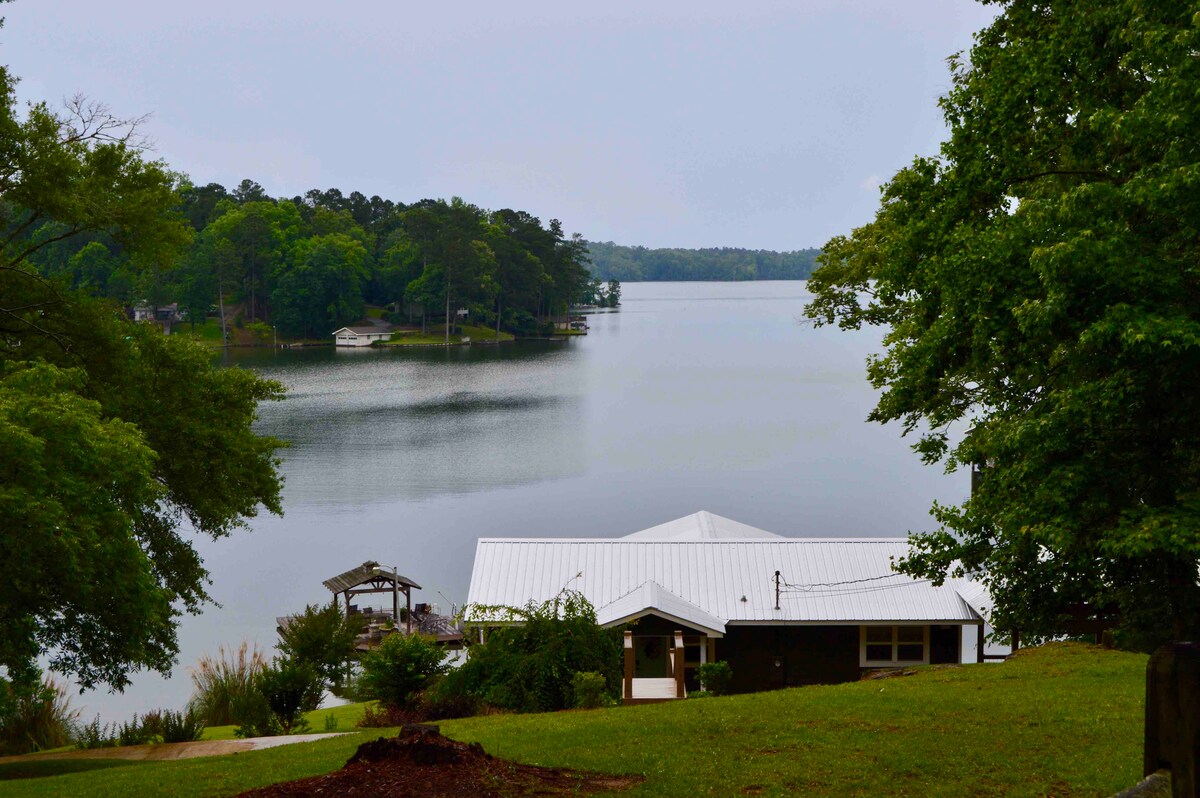 Duck Cove Hideaway! No better place on Lake Martin