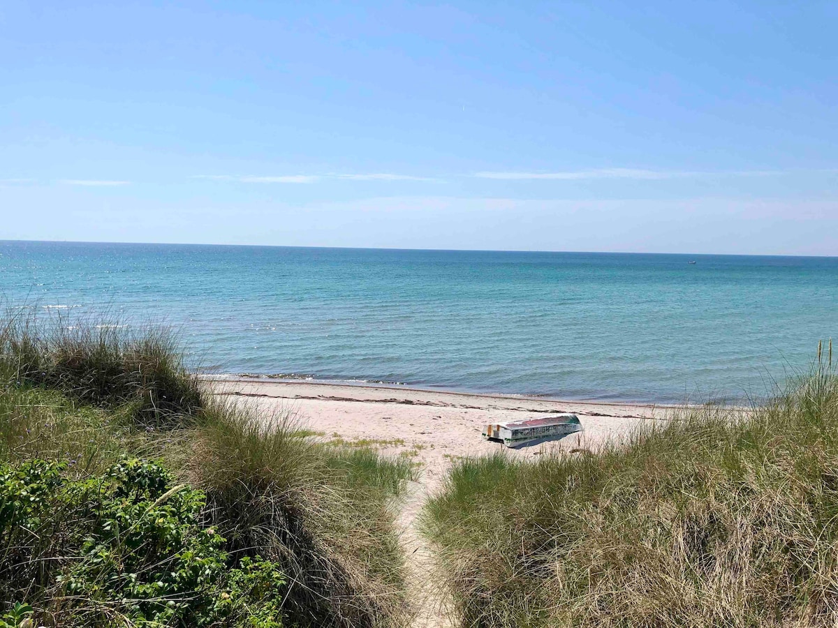 Skønt sommerhus. Direkte til bedste strand.