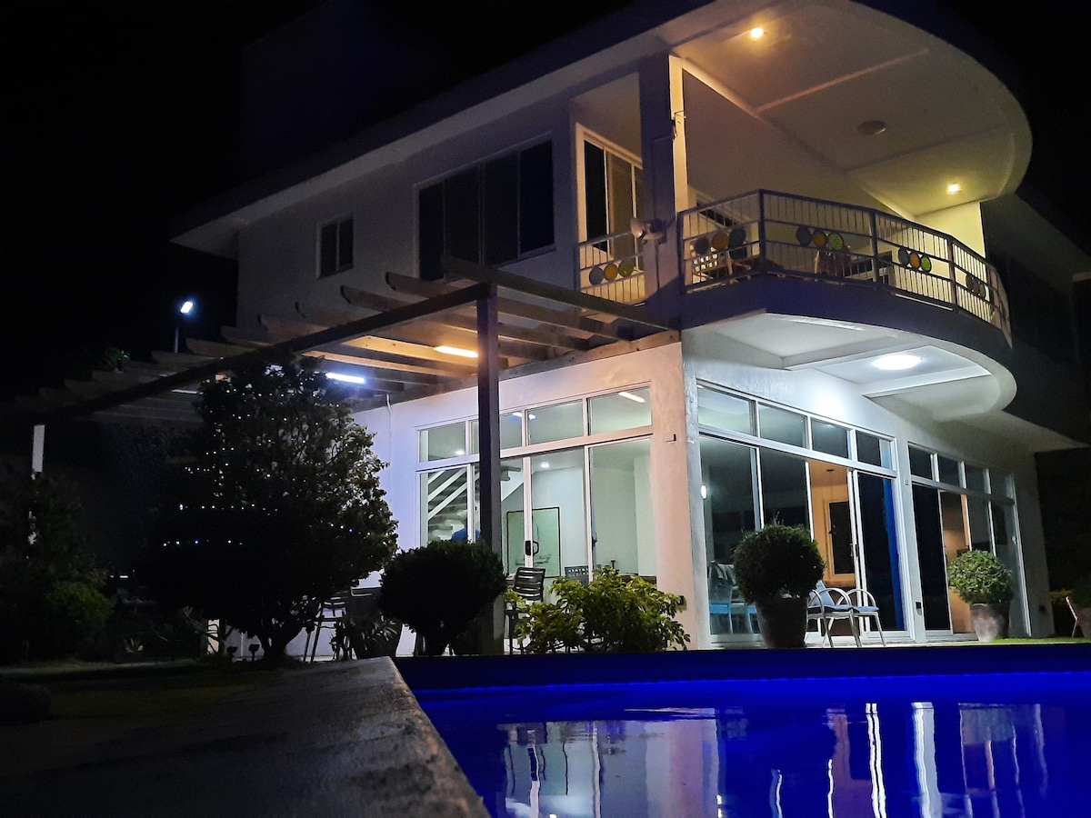 Spacious home w/ beach view @ Calatagan, Batangas