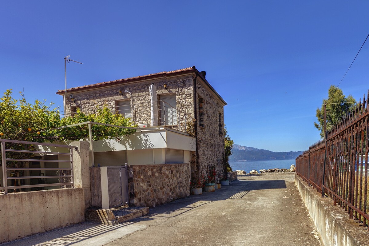 Ianos Maisonette - Beach Stone House