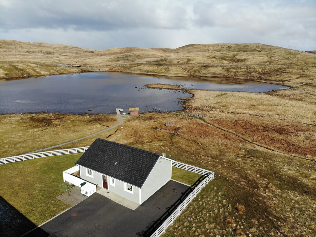 宽敞的设得兰（ Shetland ）水边位置