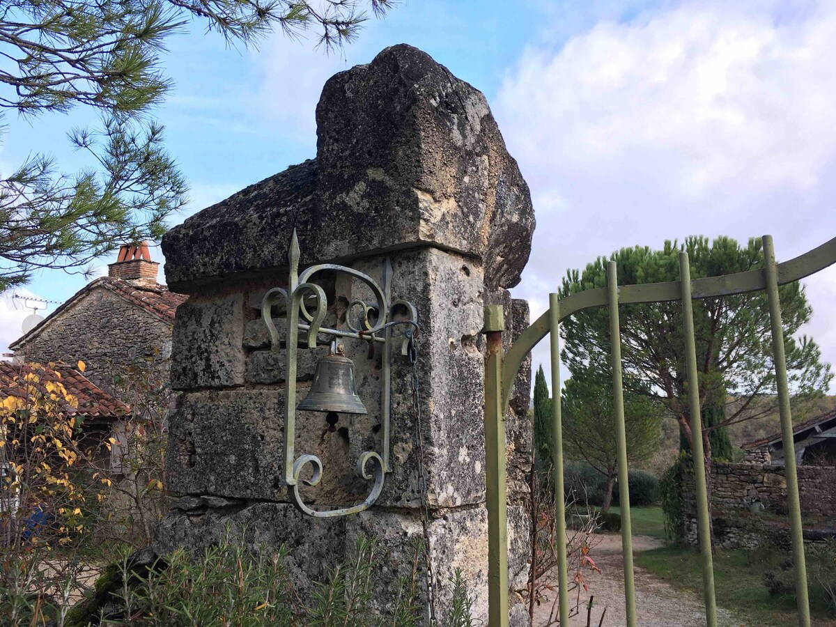 La chambre du berger au Mas du Prieur, piscine