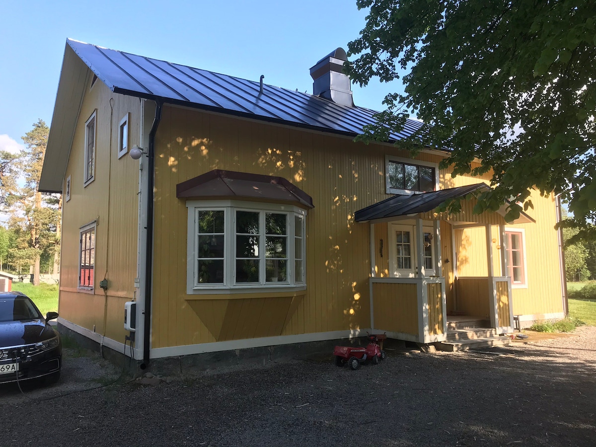 入住Gårdsjö Lantbruk的农舍