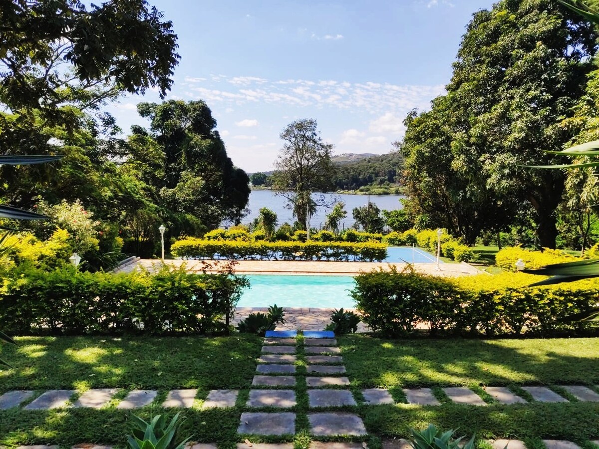 Sitio em frente a lagoa Várzea das Flores - BETIM