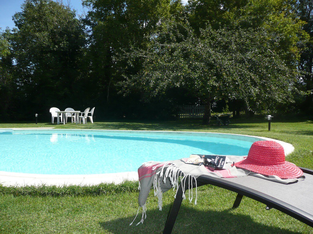 Le Clos du Plantis -带泳池的住宿加早餐