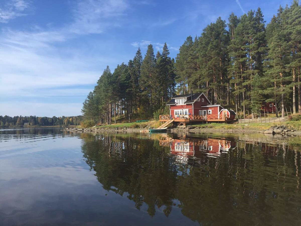 迷人的小屋就在海滨旁边