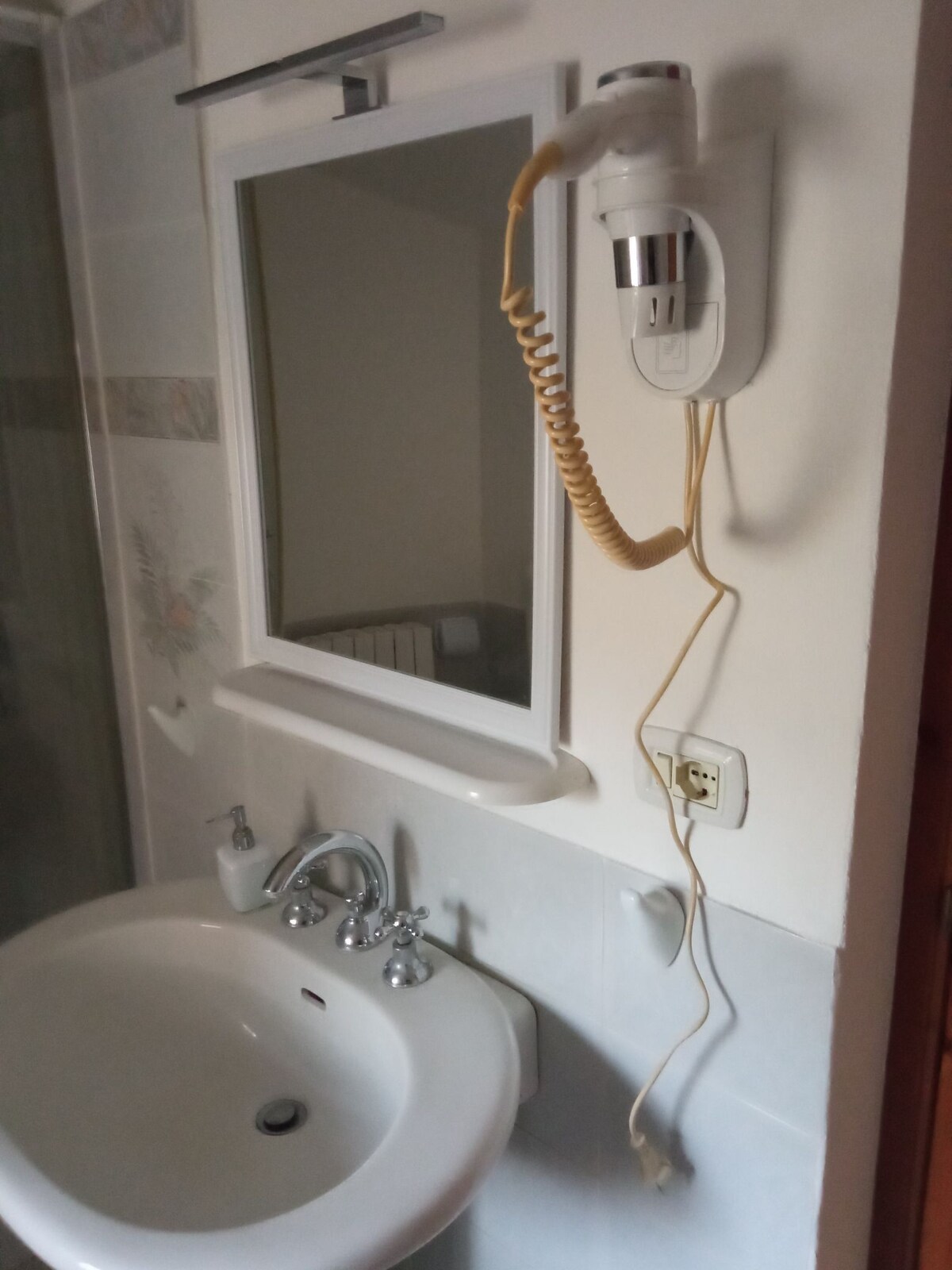 camera  bagno privato cucina e terrazza comune