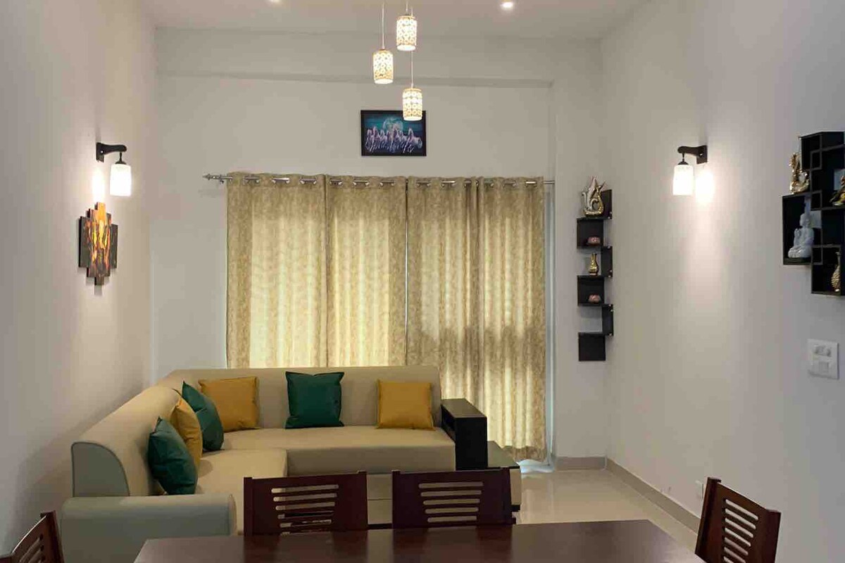 Private Room1 in Serene villa- Greater Noida