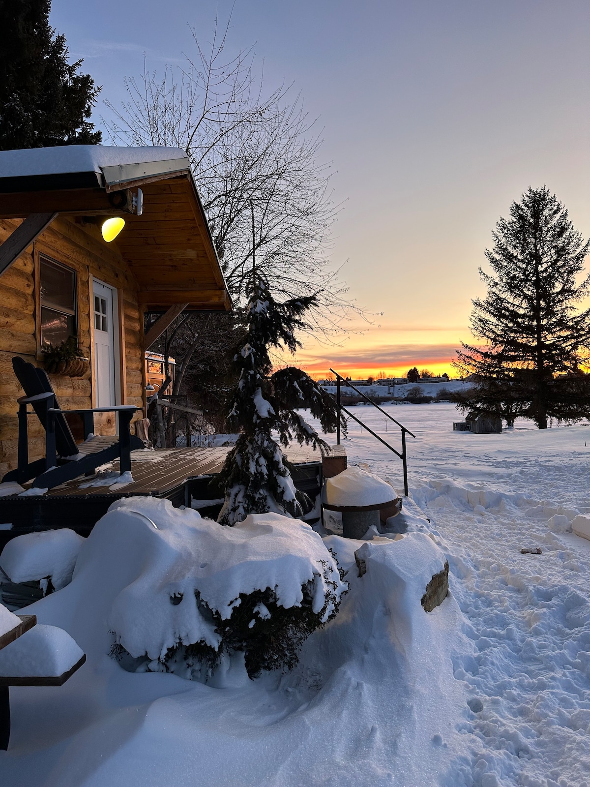 River Lodge Cabin: River, Quite, Couples Retreat