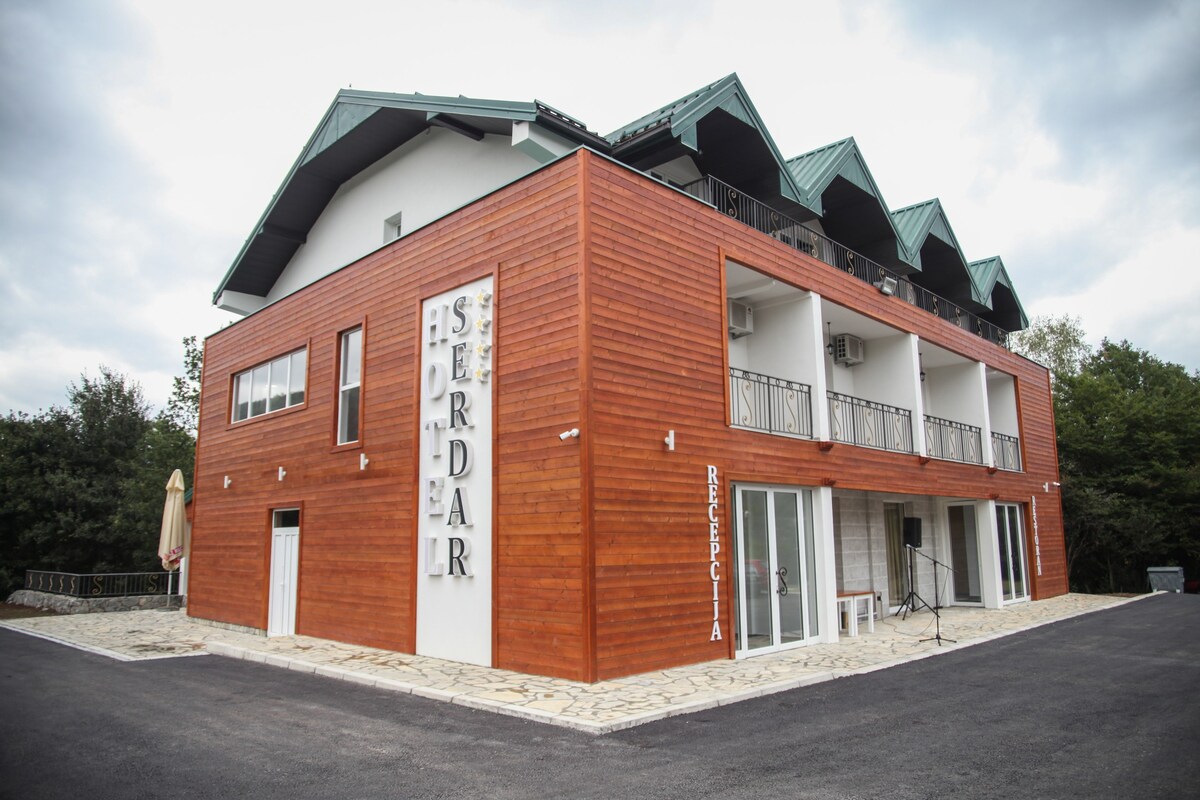 Serdar酒店（ Hotel Serdar ）