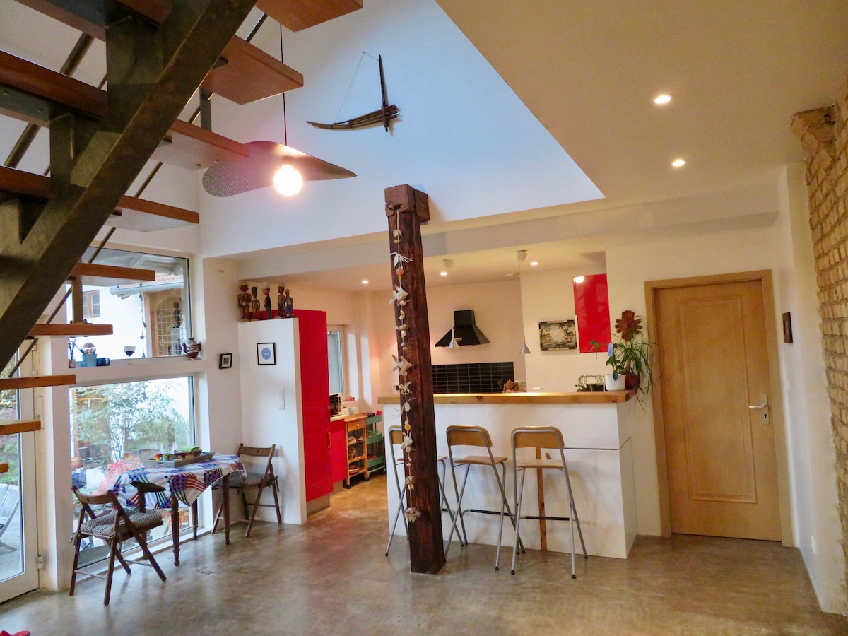 Chambre  avec mezzanine dans maison de charme.