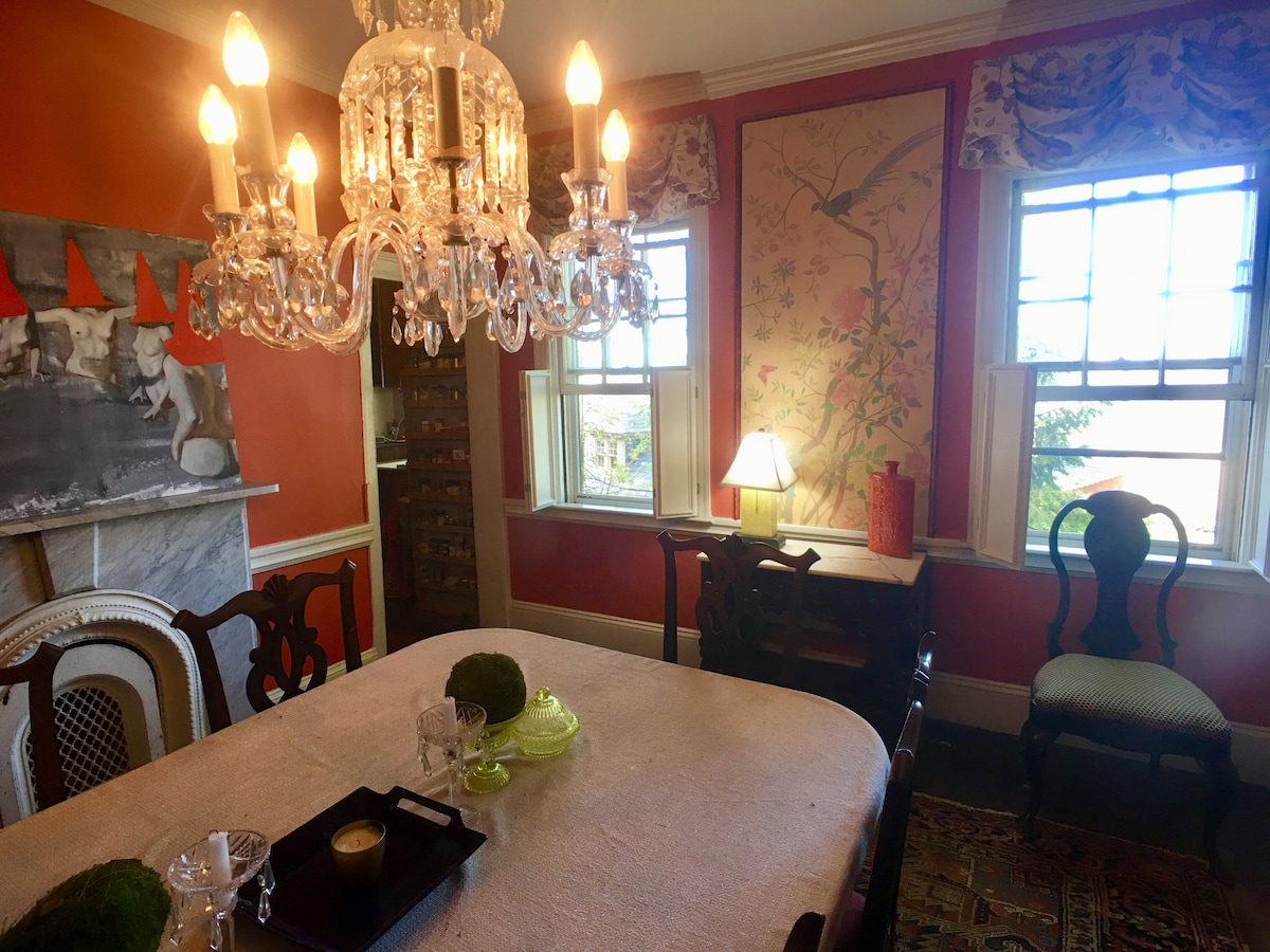 Landmark Historic 1804 Home - Providence 's
Finest