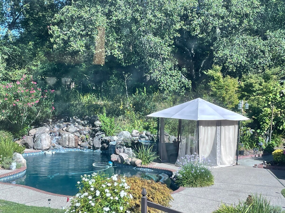 ③ Fair Oaks House with garden and pool!