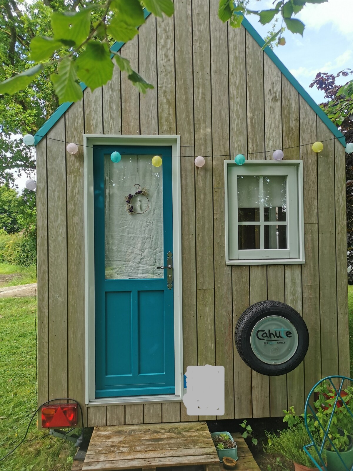 Mini tiny house sous les arbres, proche du Perche