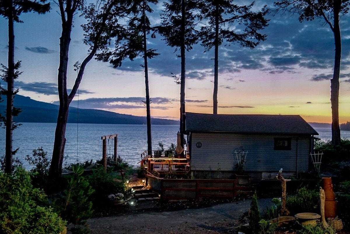 历史悠久的探索湾海滩小木屋，欣赏壮丽景色