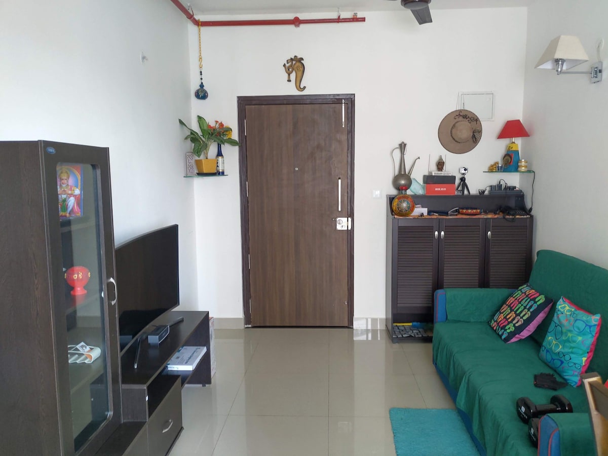 Nice and well-connected 1.5 BHK Condo