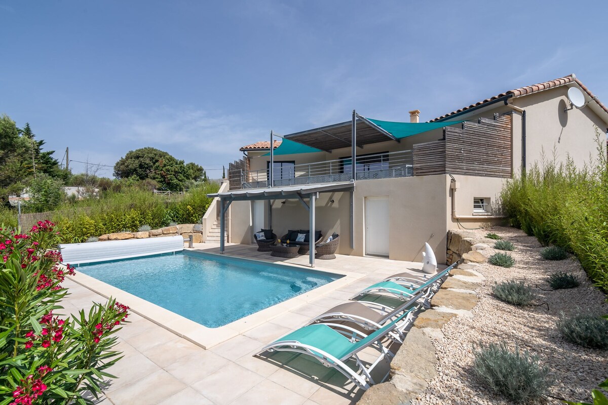 Superb villa by the river in Cesseras