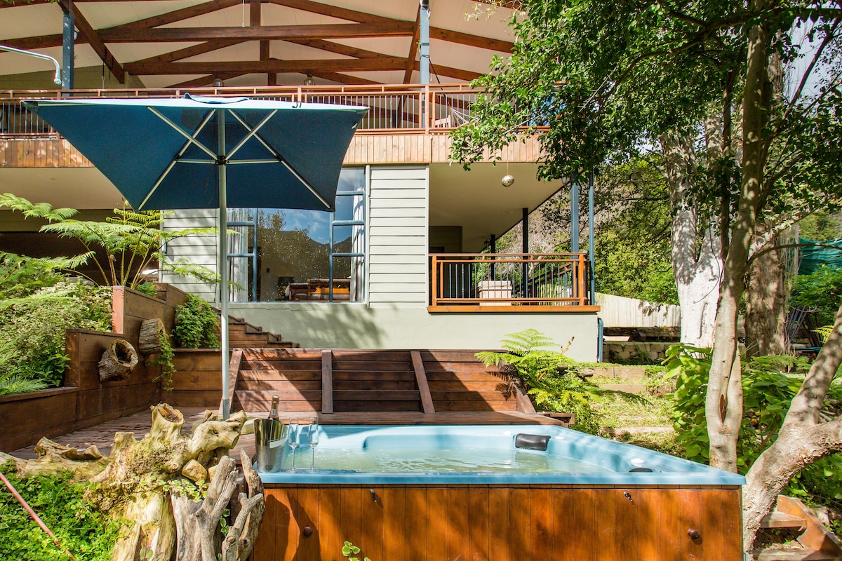 The Tree House Is an Idyllic Family Getaway Nestled in the Valley Behind Table Mountain.