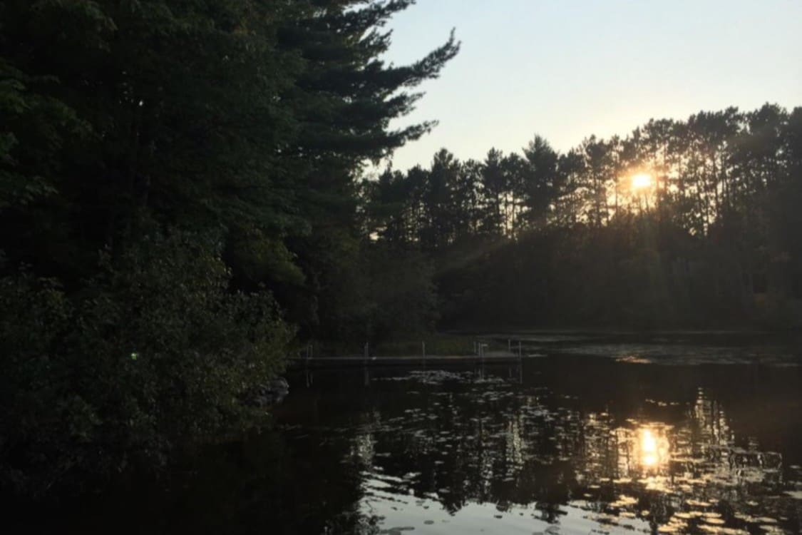 安静的Northwoods Lakehouse海滩度假胜地