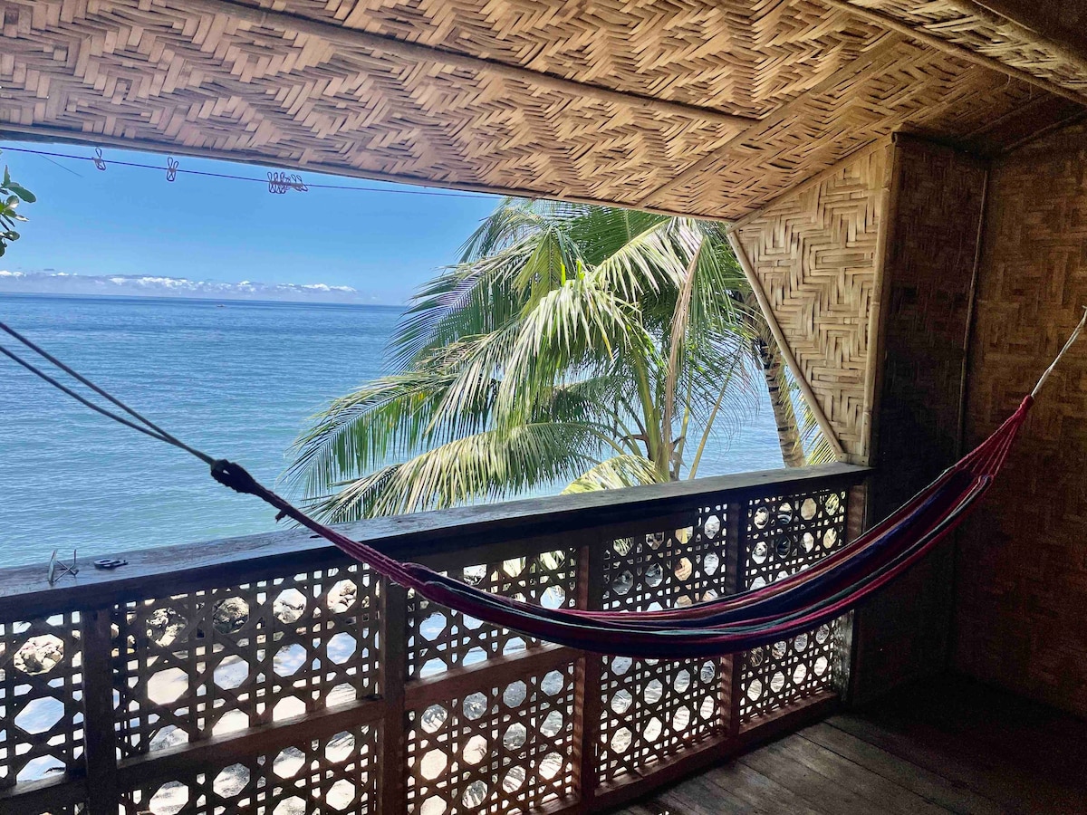 Cozy Treehouse By the Beach near the Airport