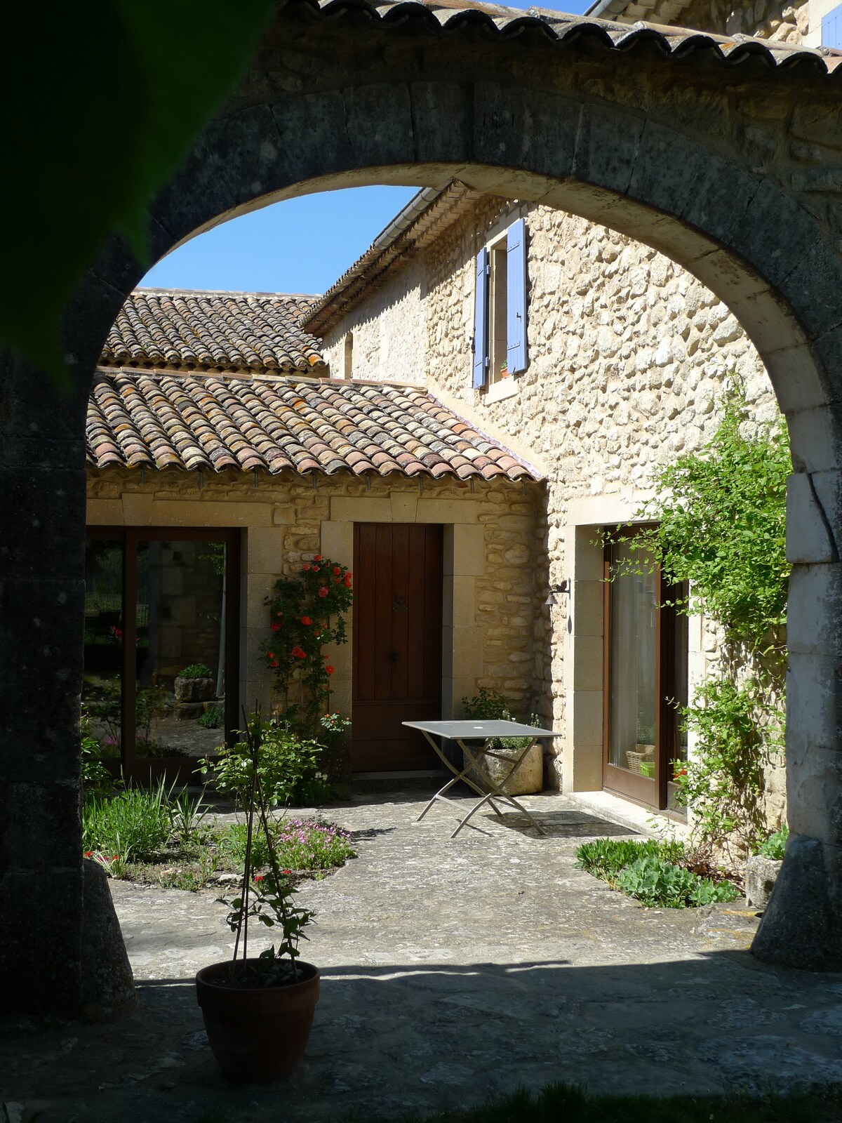 Mas en pierre au coeur de Luberon,piscine, vue