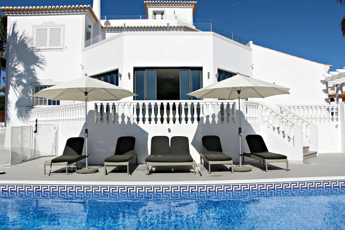 Casa do Sol - 4 bed villa with pool and sea view