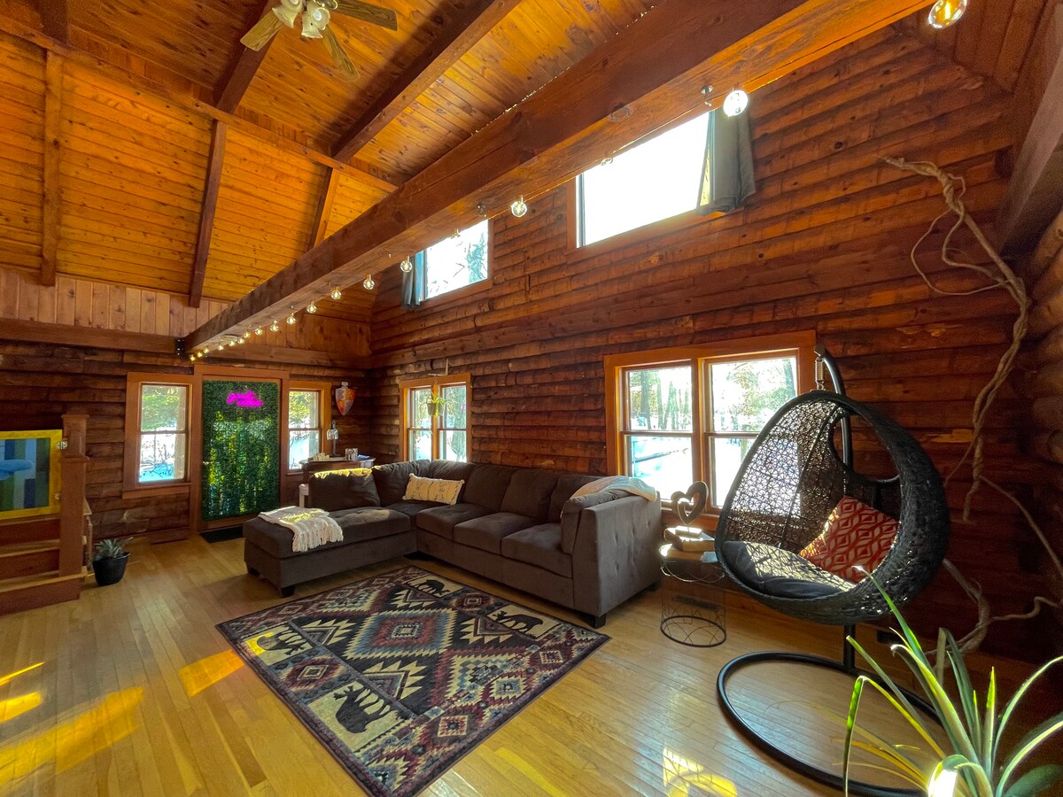 ★Cozy Log Cabin Getaway-3br/2bth (Exit 19 off 93)★