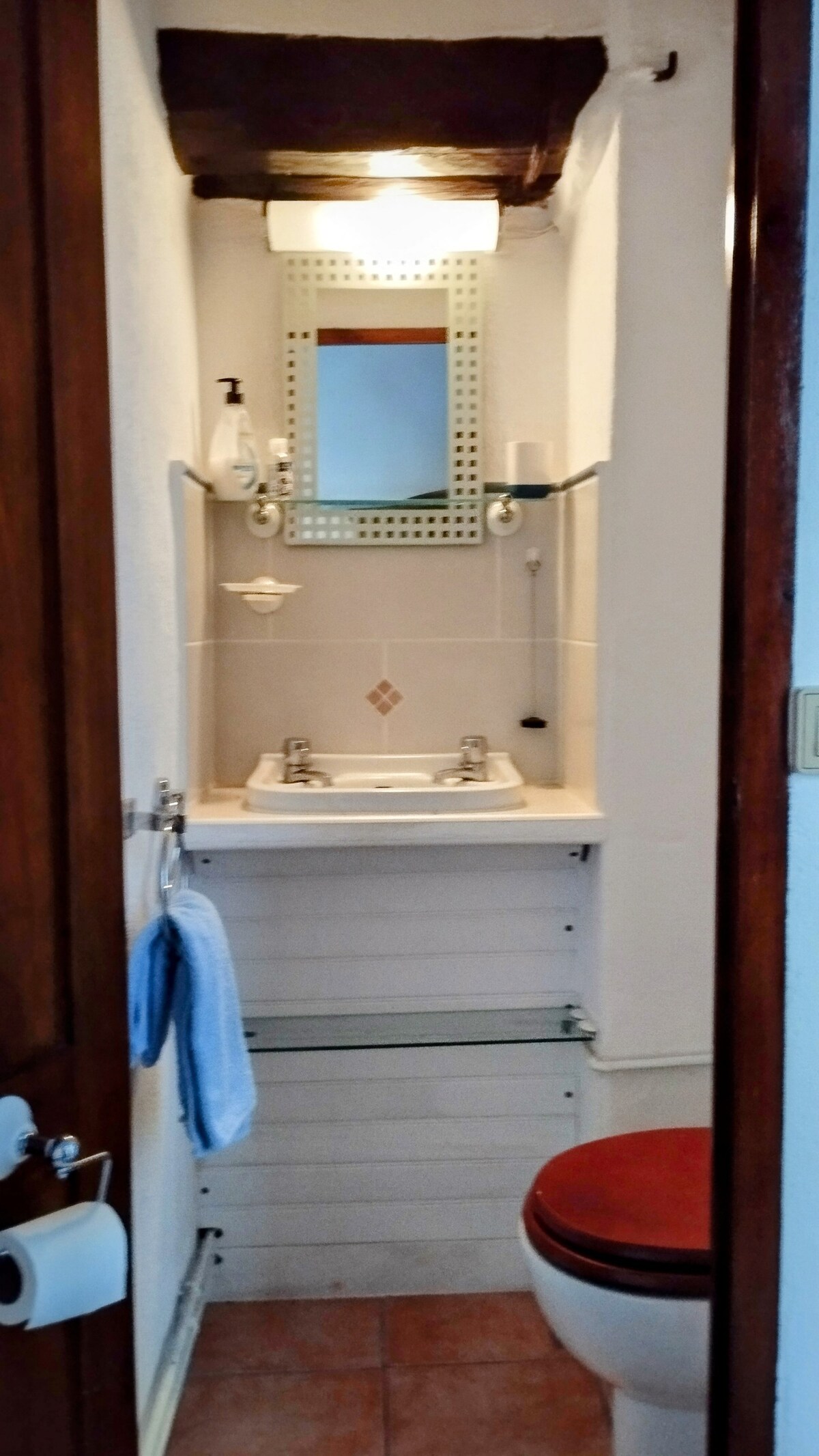 Serrella. Habitación doble con baño y desayuno