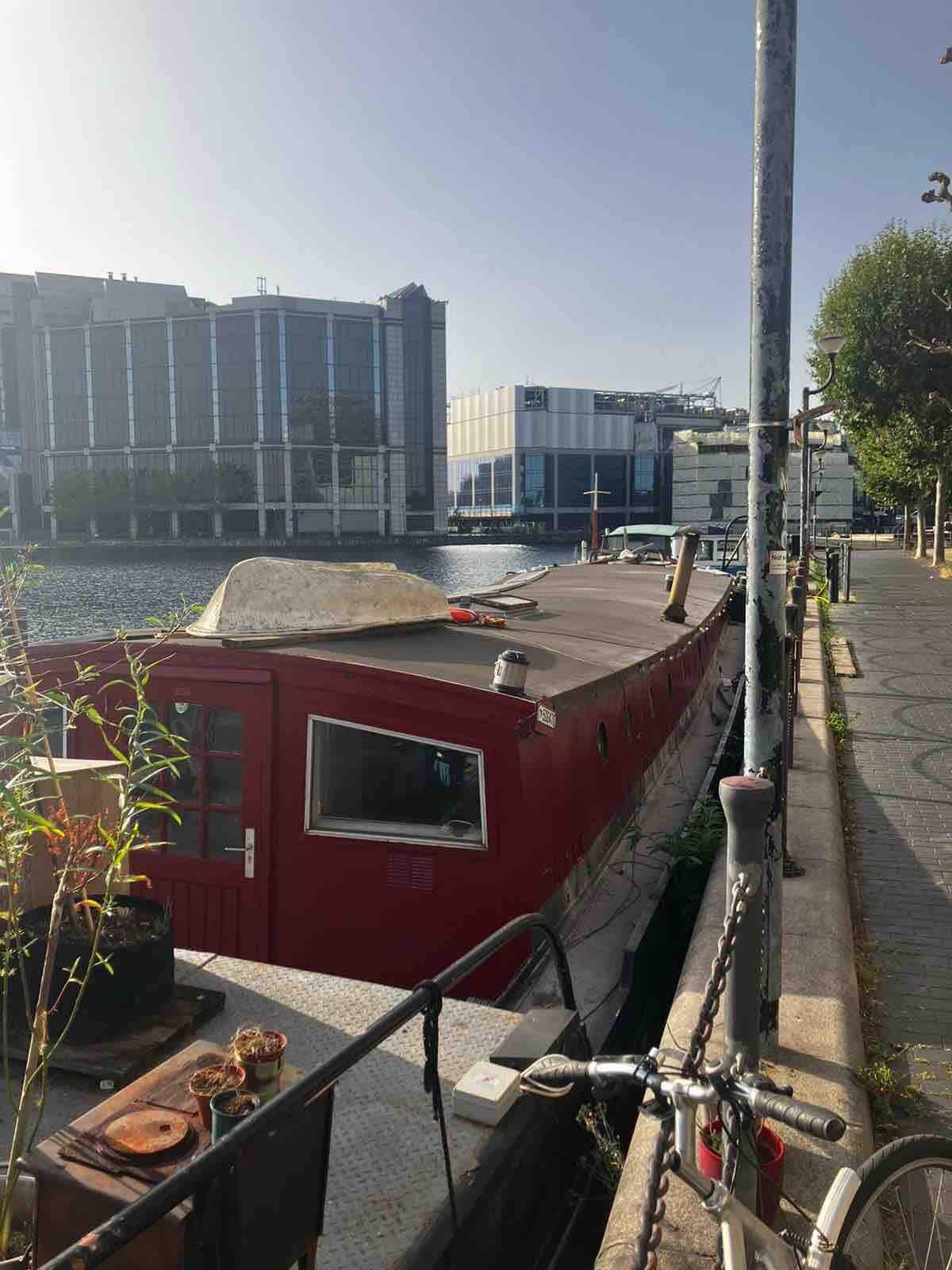Spacious house boat in East London docks