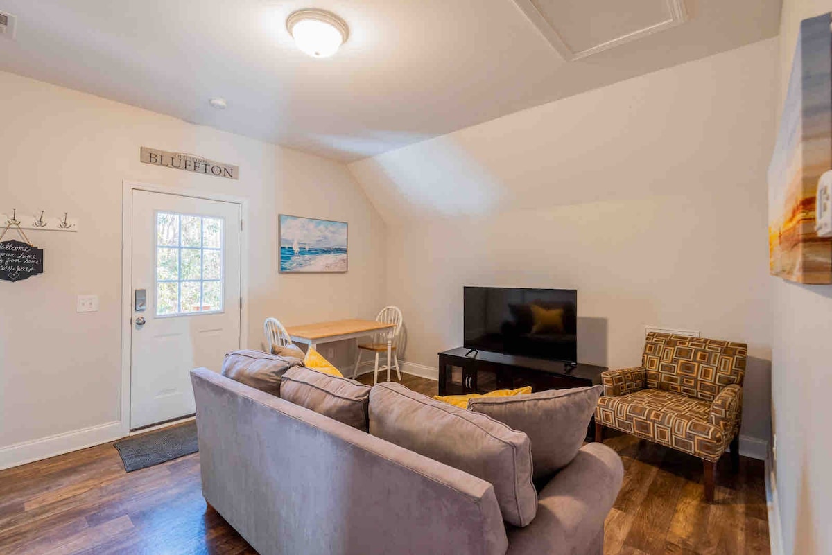 Beautiful Carriage House! Your Home Away from Home