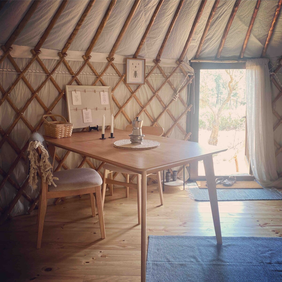 Puur verblijf in luxe Motheryurt