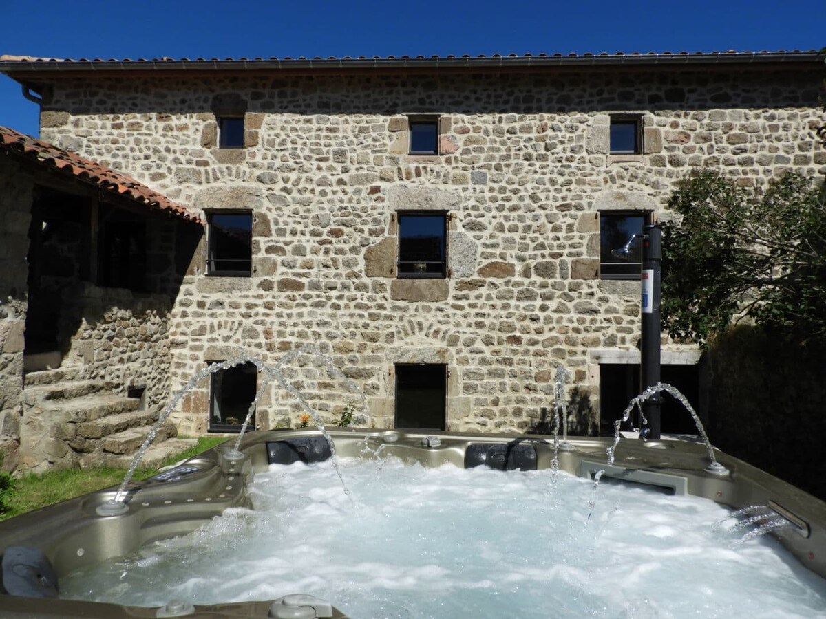 Les Gîtes Du Couvent Ardèche. Gîte 7 personnes