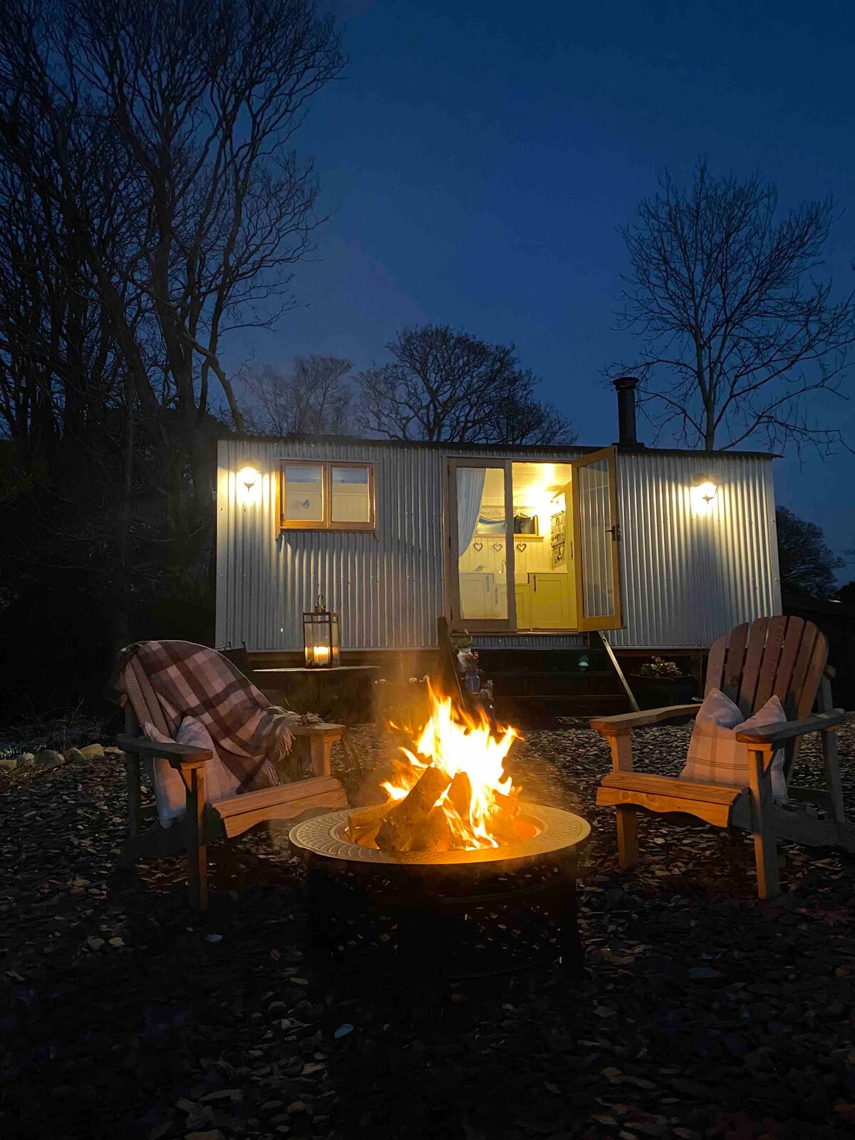 The Honeysuckle Hut in Snowdonia