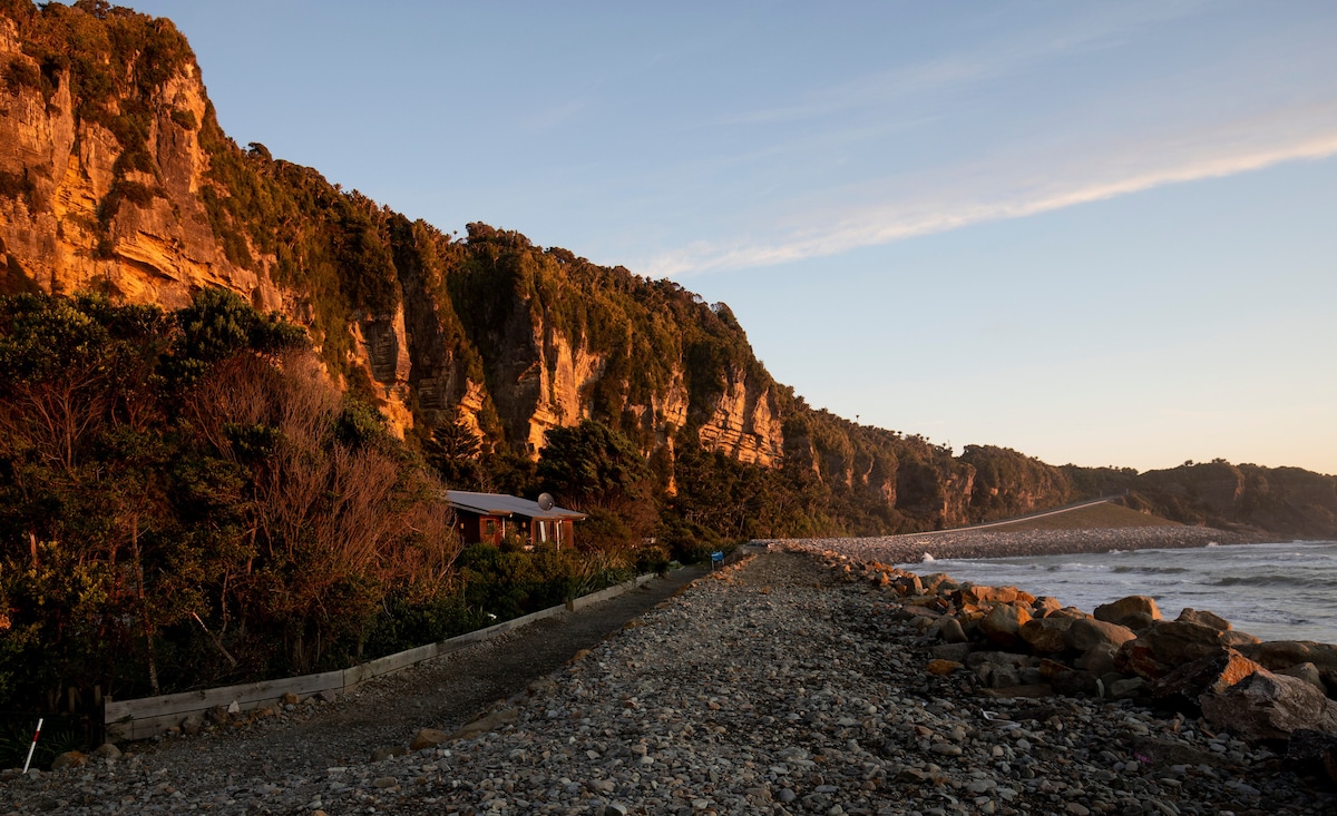 Absolute Beachfront Home - Punakaiki