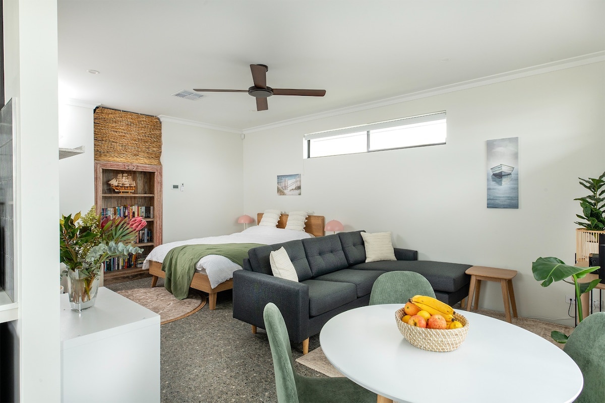 Port Coogee Beach Retreat