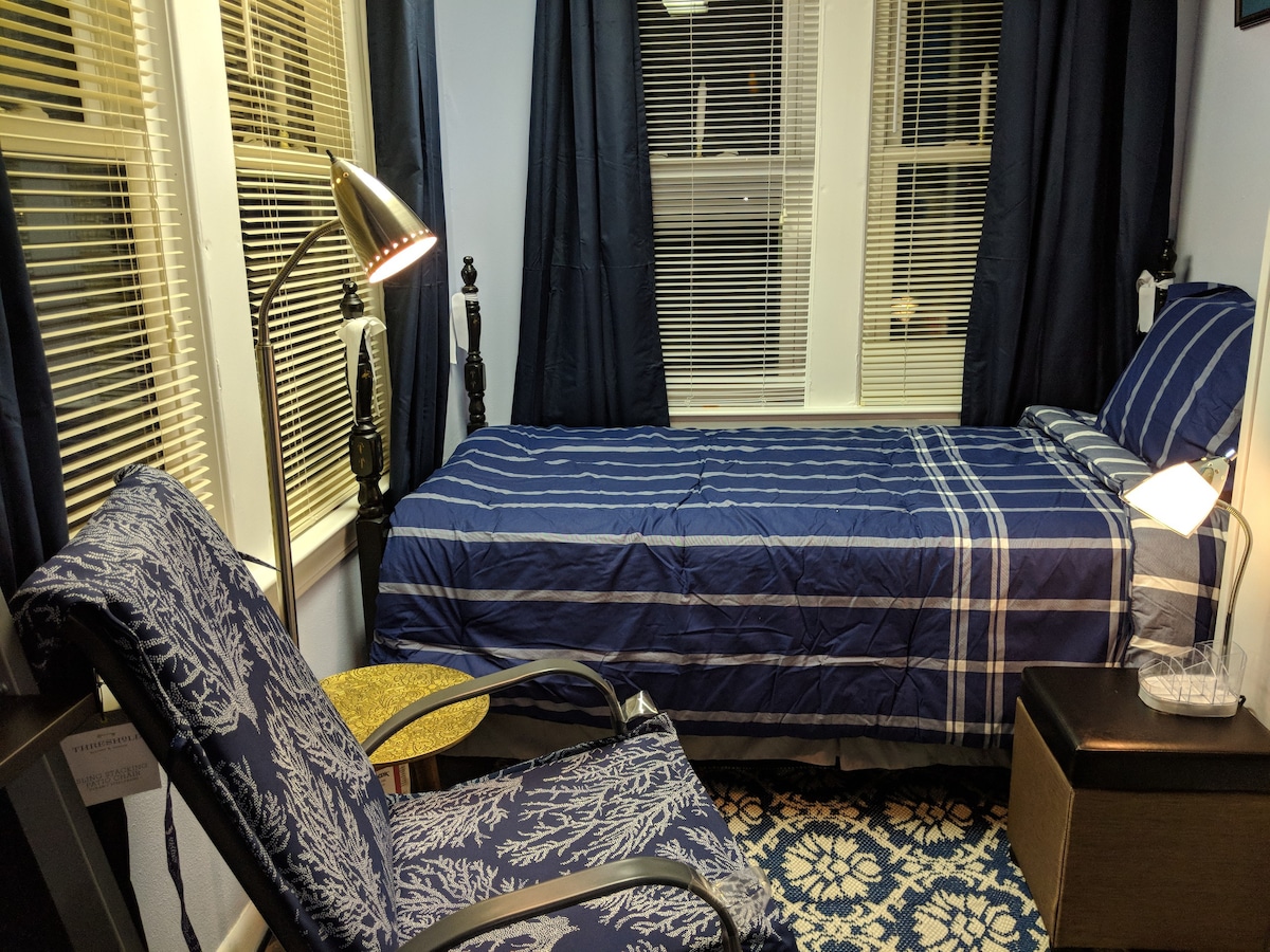 私人、私密的海蓝色客房@ The Washburn公寓！
