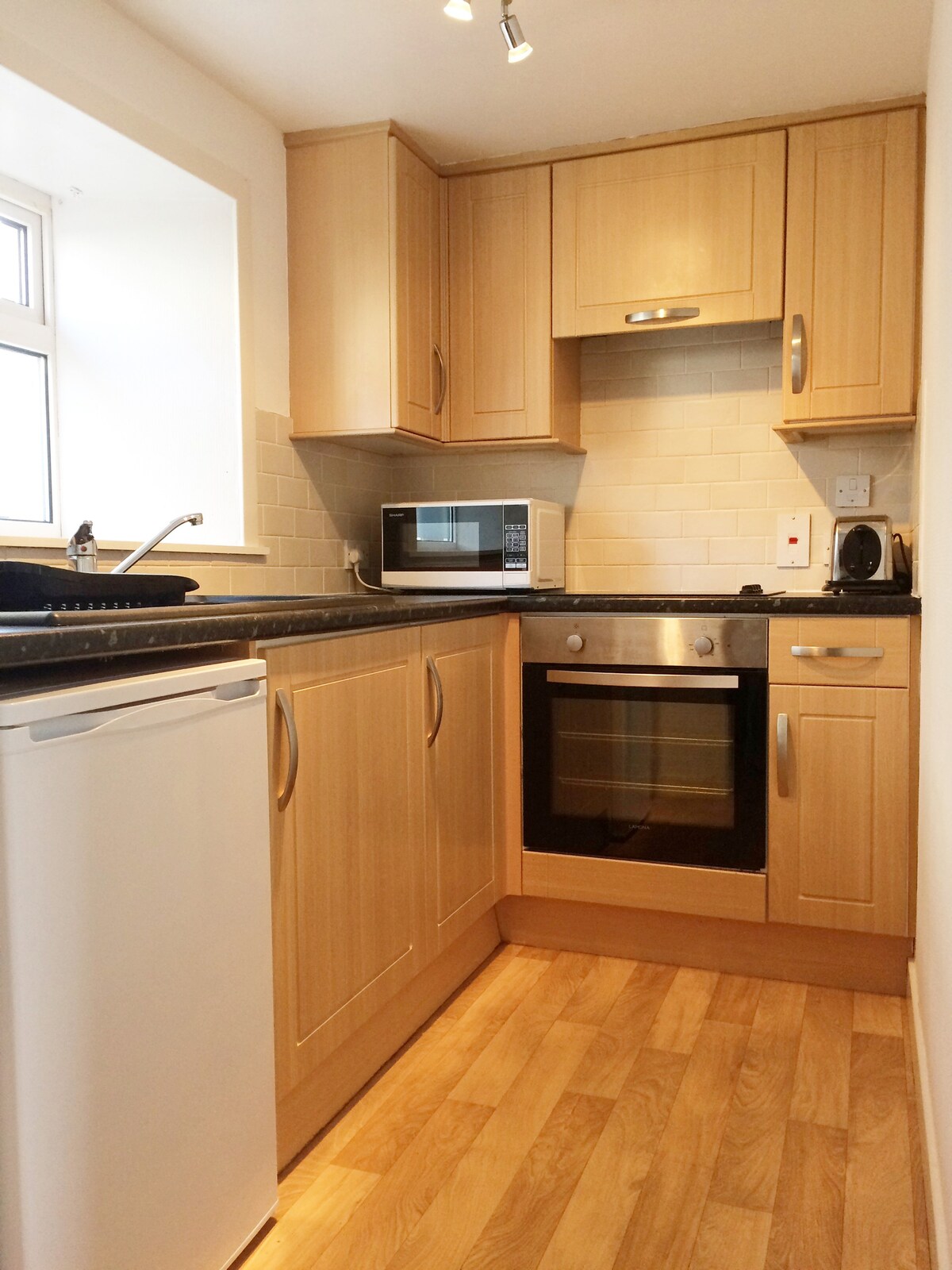 Spacious 2 bedroom apartment close to town centre