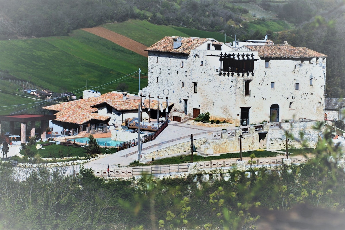 Castle Spoleto Castrum度假村-泳池和水疗