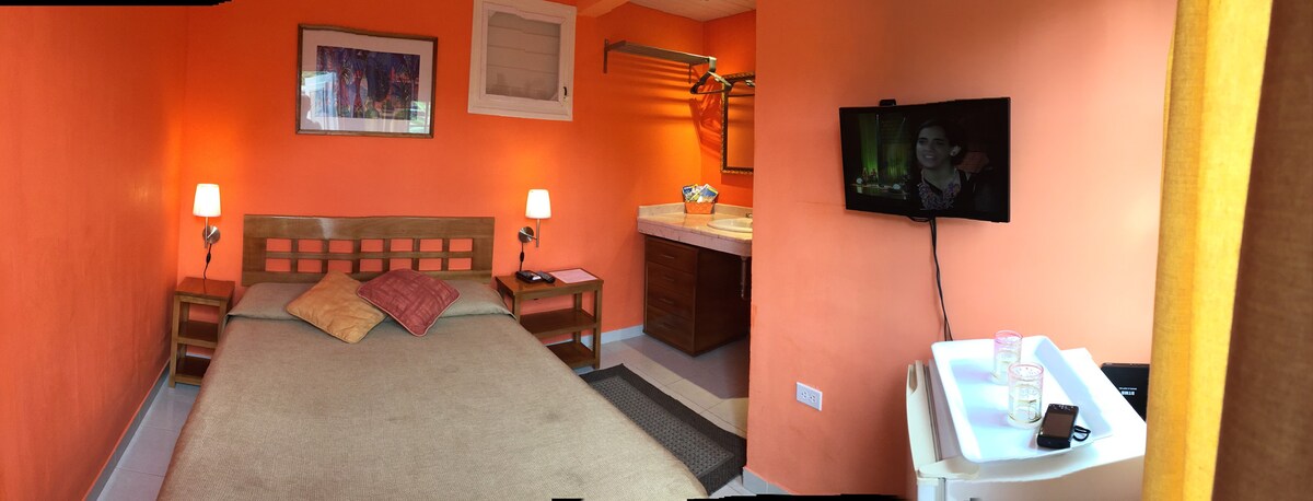 巴拉德罗海滩和漂亮的花园- Orange Room