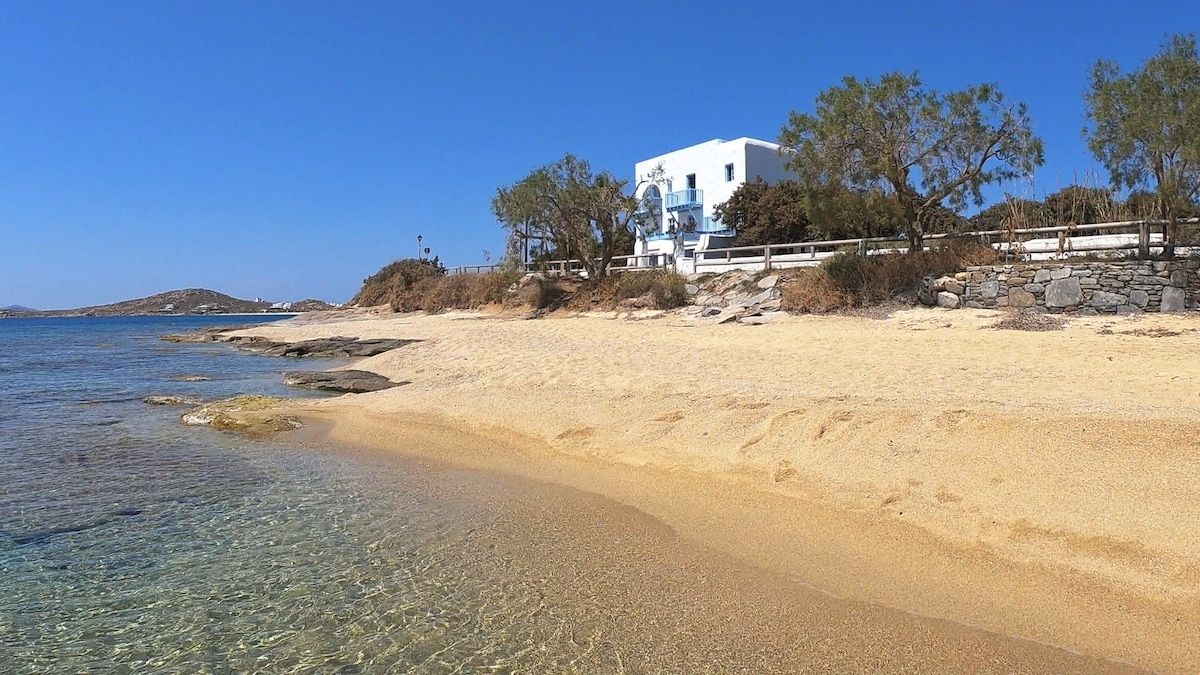 Unique Beachfront Cycladic Villa @ Agios Prokopios
