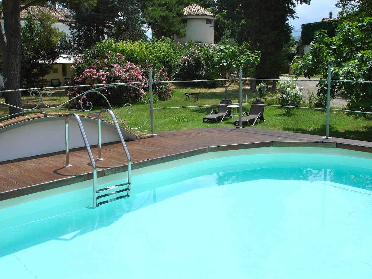 SLEEPING IN THE HISTORY nestled by gardens & pool