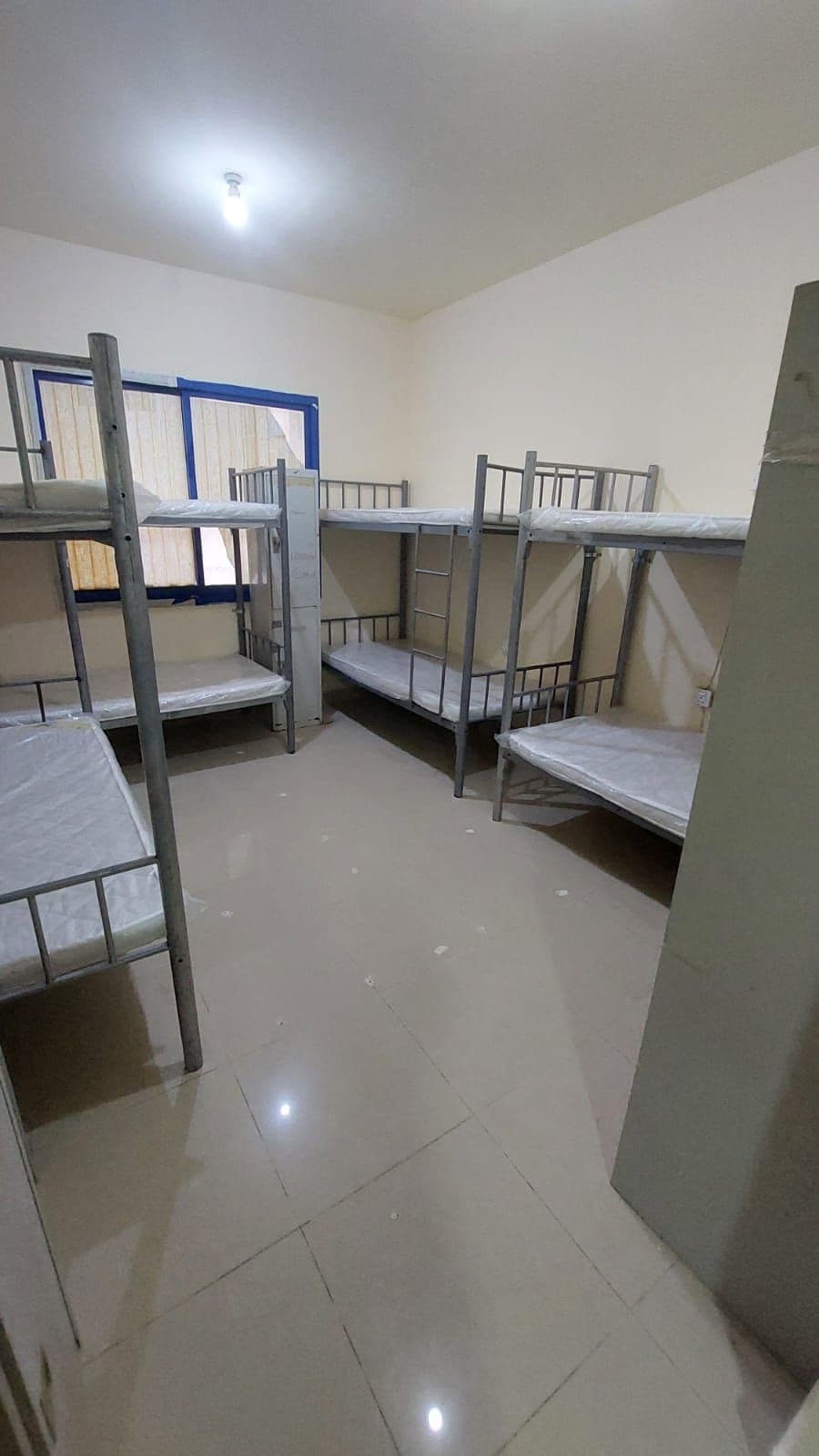 新公寓Ajman提供床位空间