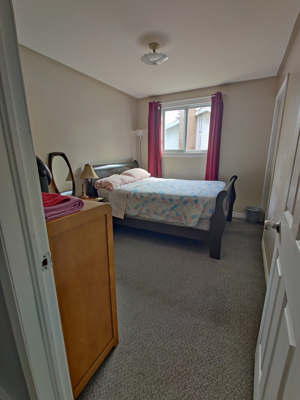 Cozy Cole Harbour Room Available.
