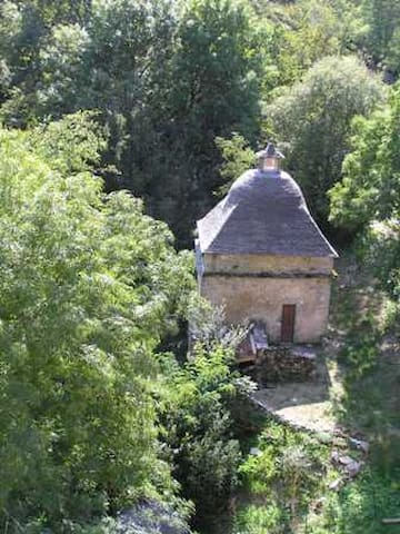 Sauliac-sur-Célé的民宿