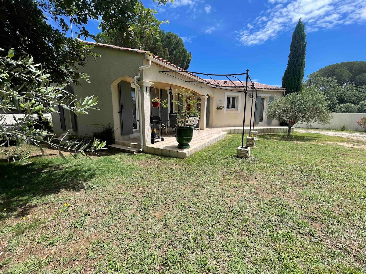 Villa avec piscine pour 5 personnes en campagne.